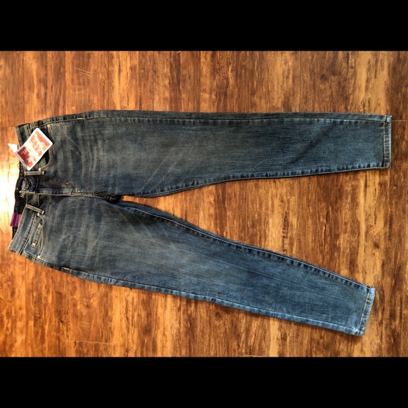 Brand new Women’s Levi’s jeans - Picture 1 of 3
